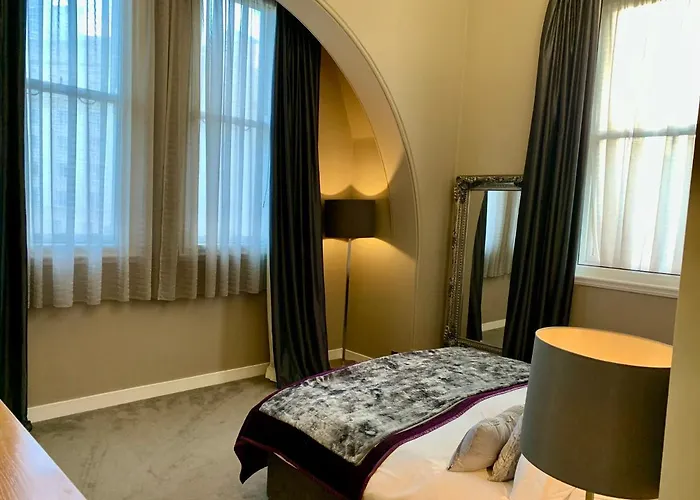 Best Leeds Hotels Close to the Train Station