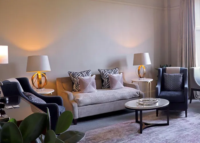 Top Luxury Hotels in Edinburgh with Rejuvenating Jacuzzis