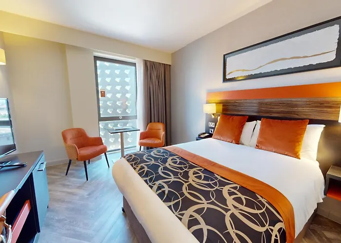 Top Hotels Near Cardiff Castle